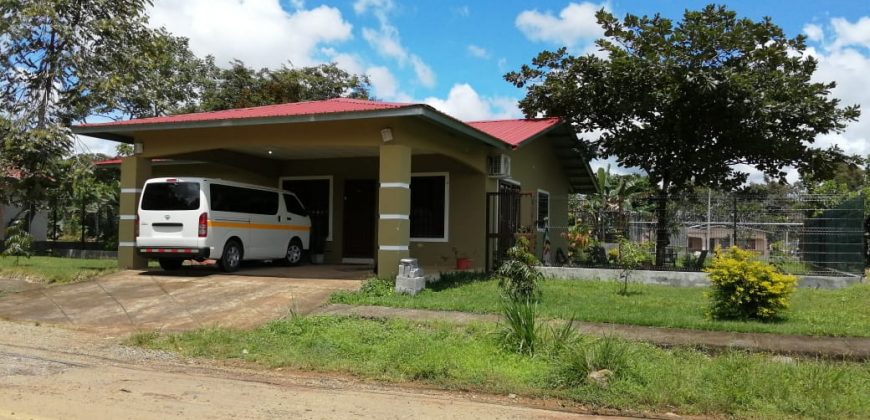CASA EN VENTA EN ALGARROBOS PARK
