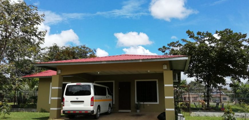 CASA EN VENTA EN ALGARROBOS PARK