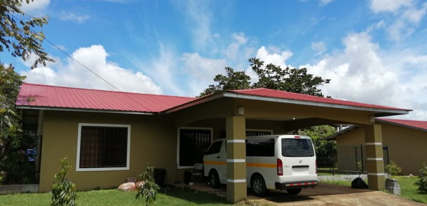 CASA EN VENTA EN ALGARROBOS PARK