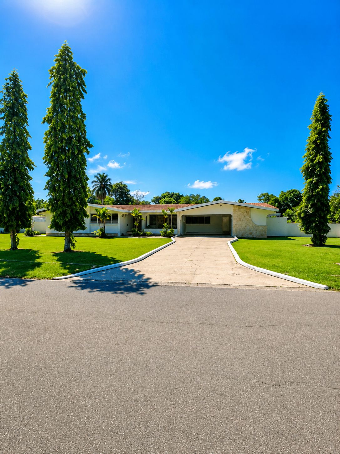 Casa en Venta o Alquiler en Urbanización La Perla, David, Chiriquí | 4 Recámaras y 4 Baños