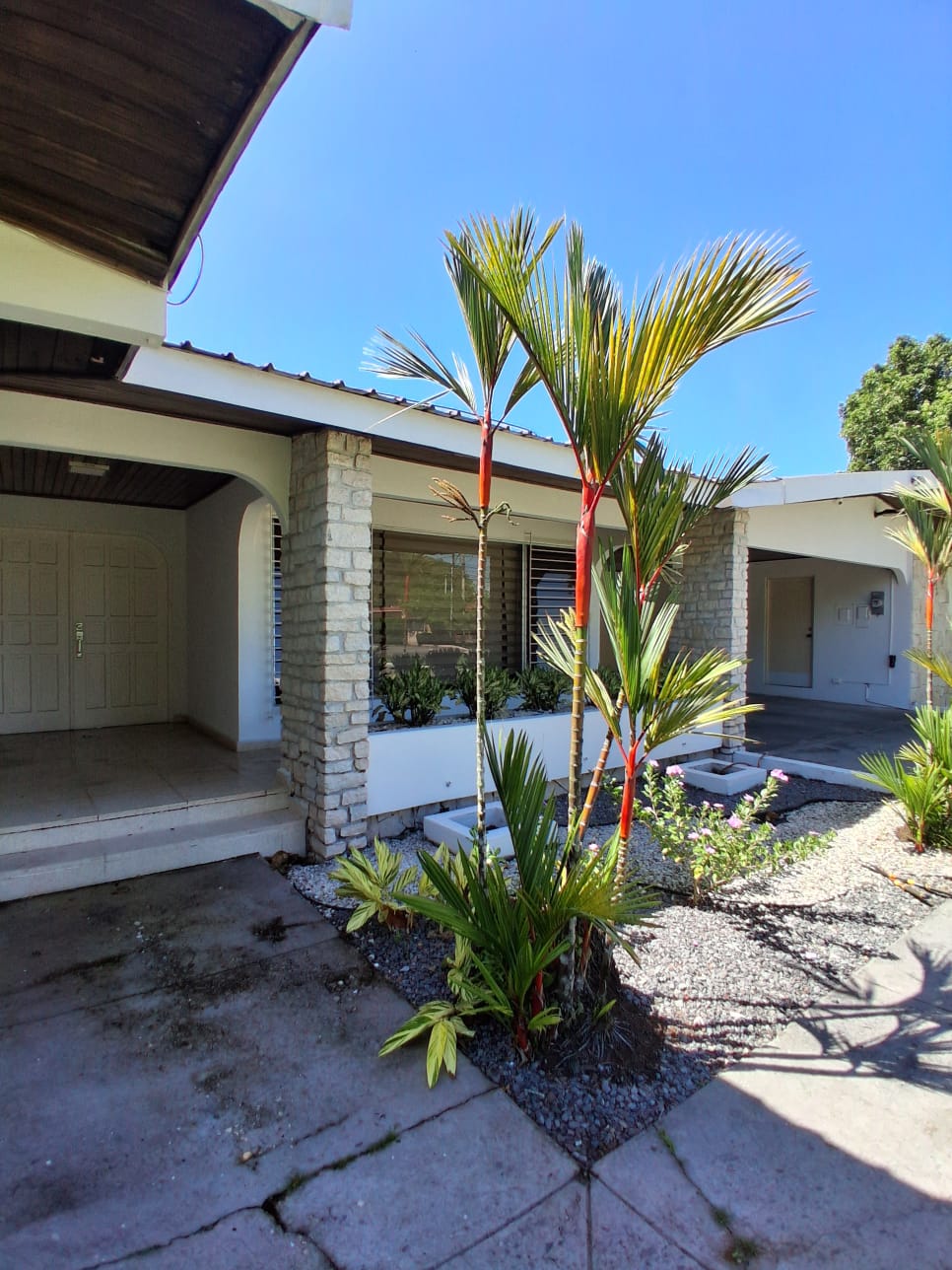Casa en Venta o Alquiler en Urbanización La Perla, David, Chiriquí | 4 Recámaras y 4 Baños